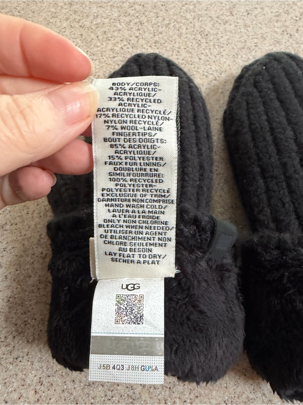 UGG Black Chunky Rib Mitten - Picture 4 of 5